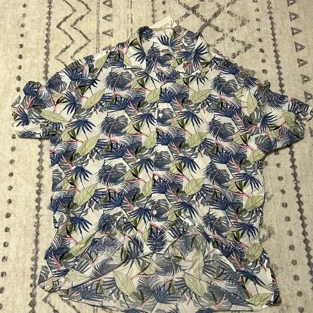 Jekaoyi Men’s Floral shirt Size XL NWT Short Sleeve